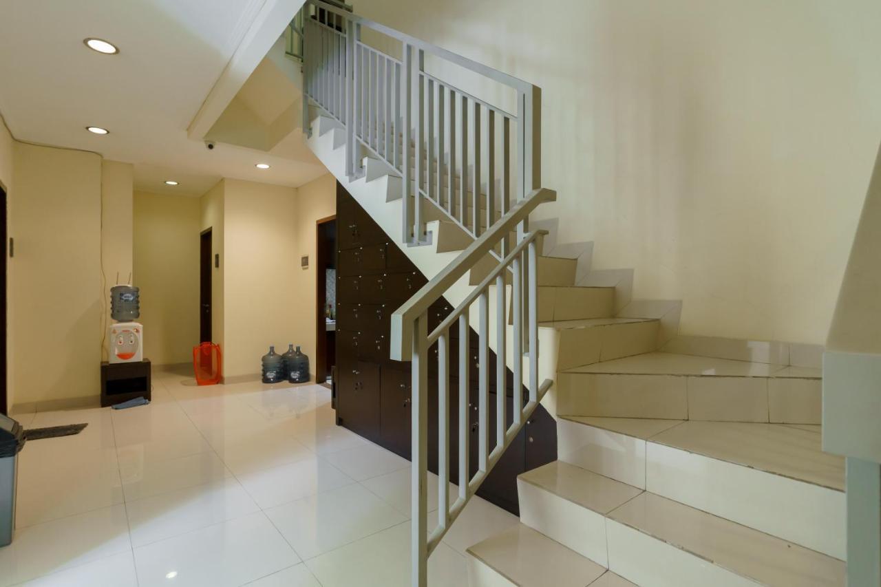 Dago Suites Syariah Cikarang Mitra Reddoorz Bekasi Exteriör bild