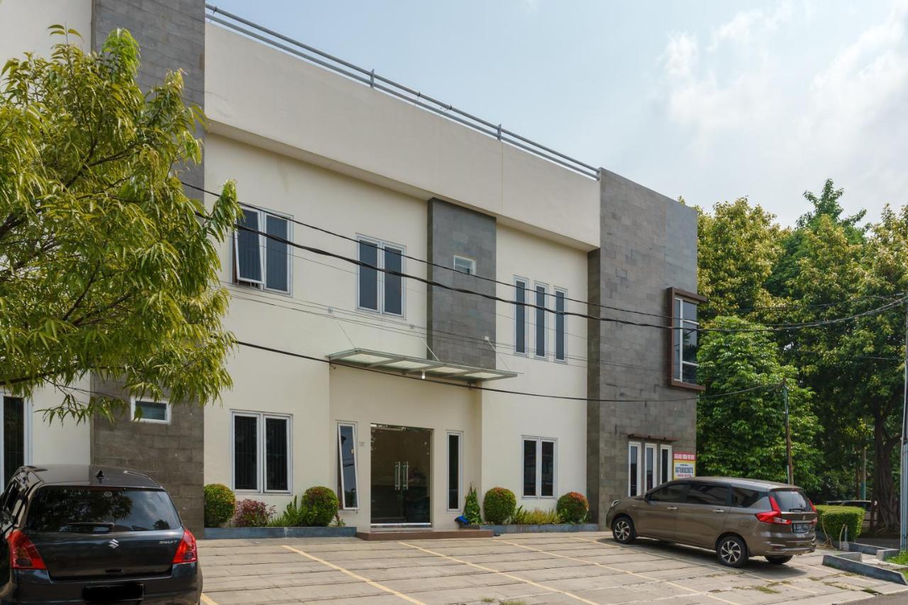 Dago Suites Syariah Cikarang Mitra Reddoorz Bekasi Exteriör bild